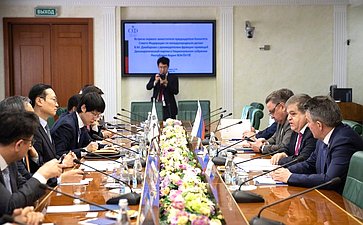 Встреча В. Джабарова с руководителем правящей Демократической партии в Национальном собрании Республики Корея Хон Ён Пё