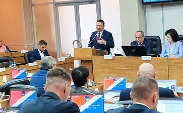 Александр Ролик принял участие в заседании Законодательного Собрания Приморья и провёл совещание в краевом Ситуационном центре