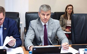 Геннадий Голов