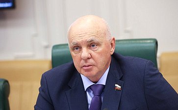 Андрей Шохин