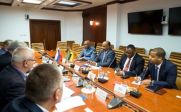 Встреча В. Бондарева с послом Республики Мозамбик