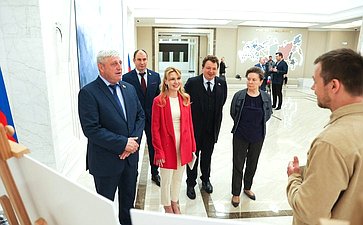 Торжественная церемония открытия выставки работ художника, основателя проекта «Словографика» Петра Скляра «Словографика ZOV. Герои и участники Специальной военной операции»