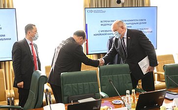 Встреча председателя Комитета СФ по международным делам Григория Карасина с Чрезвычайным и Полномочным послом КНДР в РФ