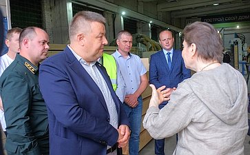 Сенаторы посетили деревоперерабатывающие предприятия в Кировской области