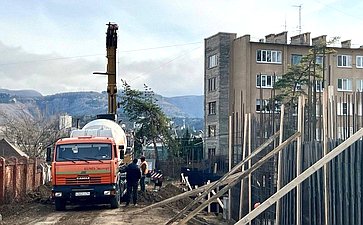 Анатолий Артамонов совершил рабочую поездку в Кавминводы и посетил строительные площадки социальных объектов Кисловодска