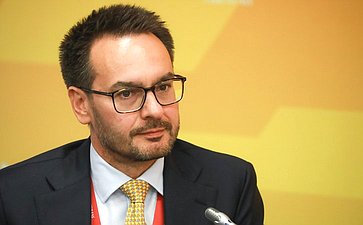 Сессия «Россия и Азия: как построить мосты в новой реальности банкинга?». X Восточный экономический форум