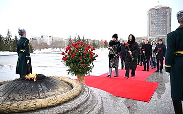 В составе делегации Постоянной комиссии МПА СНГ Татьяна Сахарова приняла участие в церемонии возложения цветов к Монументу «Защитники Отечества»