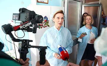 Заместитель Председателя Совета Федерации Инна Святенко посетила отделения ФГБУ «НМИЦ ССХ им. А.Н. Бакулева» Минздрава России