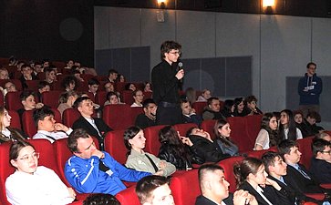 Александр Вайнберг встретился с молодогвардейцами в Нижегородской области