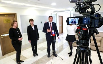 В Совете Федерации состоялось открытие выставки графических работ Яр-Кравченко «Лётчики — защитники в годы ВОВ»