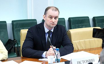 Круглый стол Комитета СФ по социальной политике на тему «О дополнительных мерах поддержки молодых семей в субъектах РФ: законодательный аспект»