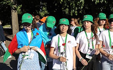 Участники культурно-образовательного проекта «Поезд Памяти» посещают город Санкт-Петербург