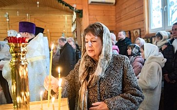 Екатерина Алтабаева приняла участие в Божественной литургии, которую провел Митрополит Симферопольский и Крымский Тихон