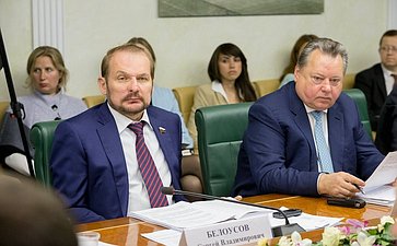 С. Белоусов и Б. Невзоров Заседание Комитета СФ по аграрно-продовольственной политике и природопользованию