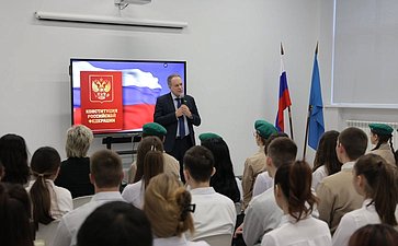 Александр Башкин в рамках мероприятия «Разговоры о важном» встретился со студентами Астраханского государственного политехнического колледжа