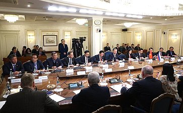Валентина Матвиенко провела встречу с Генеральным секретарем Центрального комитета Коммунистической партии Вьетнама То Ламом
