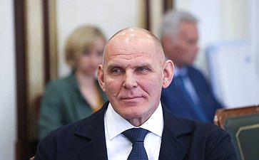 Александр Карелин