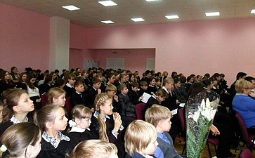 Н. Петрушкин в встретился с педагогическим коллективом и учащимися общеобразовательной школы № 33 города Саранска 7
