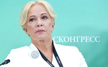 Сессия «Новые регионы России и Дальний Восток: вектор стратегического партнерства и перспективные точки роста экономики». X Восточный экономический форум