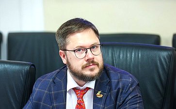Совещание Комитета Совета Федерации по Регламенту и организации парламентской деятельности «Выборы в 2025 году и общественный контроль за голосованием»