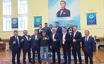 Баир Жамсуев наградил победителей Всероссийского турнира по боксу памяти Иосифа Кобзона