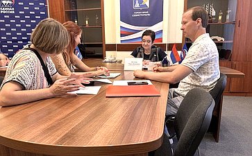 Лариса Мельник провела очередной приём граждан региона