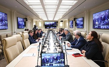 Круглый стол на тему «Арктические порты: новые мощности, судоходство, транспортировка полезных ископаемых»