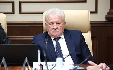Совещание Комитета СФ по экономической политике «Вопросы увеличения производства автомобилей для оказания услуг такси с учетом требований к уровню их локализации»
