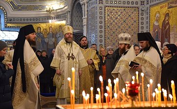 Екатерина Алтабаева приняла участие в Божественной литургии, которую провел Митрополит Симферопольский и Крымский Тихон