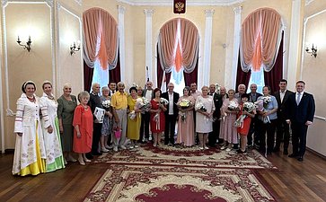 Роман Маслов поздравил супружеские пары с полувековым стажем семейной жизни