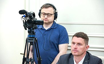 Встреча Натальи Мельниковой с активистами молодежного землячества Псковской области