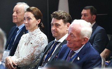 В рамках работы Х Парламентского форума «Историко-культурное наследие России» в Великом Новгороде Валентина Матвиенко посетила детскую общеобразовательную школу имени Г.Р. Державина и Дом музыки имени С.В. Рахманинова