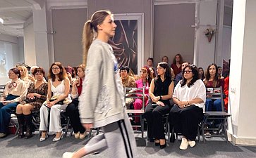 Елена Дягилева поздравила организаторов и участников юбилейного фестиваля молодых дизайнеров «НаМОДнение» в Мурманской области