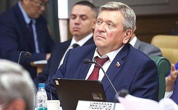 Александр Лутовинов