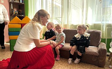 Дарья Лантратова осмотрела два капитально отремонтированных детских сада в Первомайском городском округе
