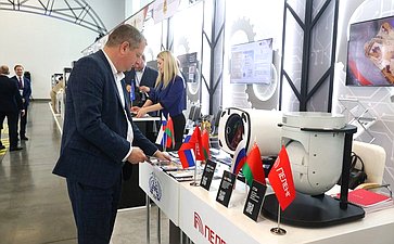 Посещение выставки достижений народного хозяйства регионов России и Беларуси