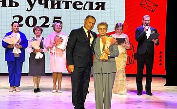 Игорь Мурог принял участие в торжественных мероприятиях, посвященных Международному дню учителя