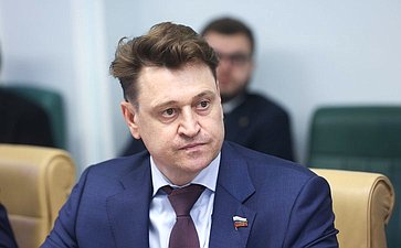 Олег Голов