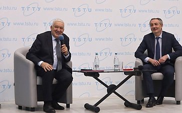 Михаил Белоусов в формате «Диалога на равных» встретился со студентами Тамбовского государственного технического университета и ректором вуза Михаилом Краснянским
