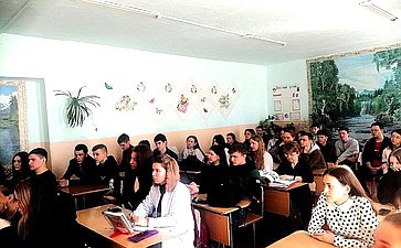 Сергей Михайлов в рамках рабочей поездки в регион встретился с учащимся школы №9 города Нерчинска