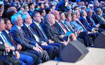 Заместитель Председателя СФ Константин Косачев и председатель Комитета СФ по международным делам Григорий Карасин приняли участие в пленарном заседании Международного форума сотрудничества