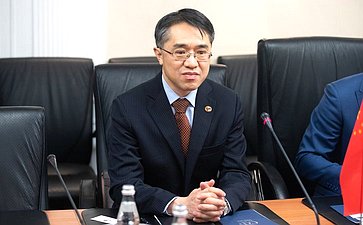 Полномочный министр Посольства КНР в РФ Су Фанцю