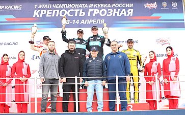 Мохмад Ахмадов принял участие в открытии первого этапа Чемпионата России по шоссейно-кольцевым гонкам в Грозном