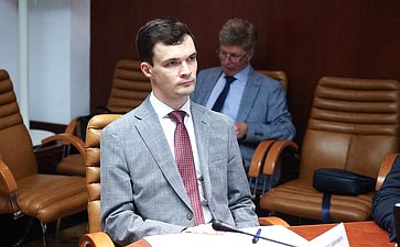 Совещание Комитета СФ по Регламенту и организации парламентской деятельности «Профессиональная этика в деятельности должностных лиц органов публичной власти»