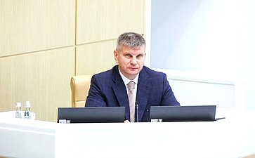 Геннадий Голов