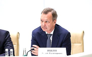 Андрей Яцкин