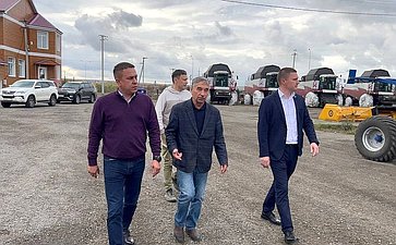 Айрат Гибатдинов в преддверии Дня работника сельского хозяйства и перерабатывающей промышленности посетил ряд агропромышленных предприятий Ульяновской области