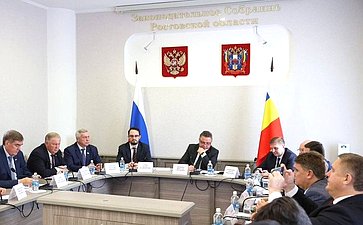Василий Голубев в ходе работы в Ростовской области вместе с Вячеславом Тимченко провели ряд встреч с представителями органов публичной власти и предпринимательским сообществом региона
