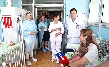 Заместитель Председателя Совета Федерации Инна Святенко посетила отделения ФГБУ «НМИЦ ССХ им. А.Н. Бакулева» Минздрава России