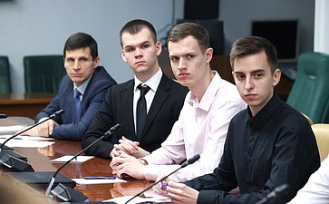 Заместитель Председателя Совета Федерации Константин Косачев провел встречу со студентами – уроженцами Республики Марий Эл, обучающимся в высших учебных заведениях Москвы